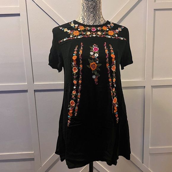 Umgee black tunic top / mini dress embroidered with beautiful flowers size small - Picture 3 of 9